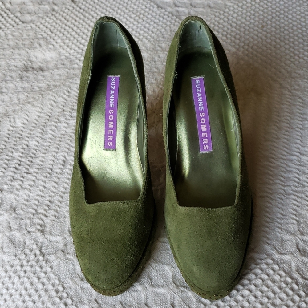 Suzanne Somers Army Green Suede Heels